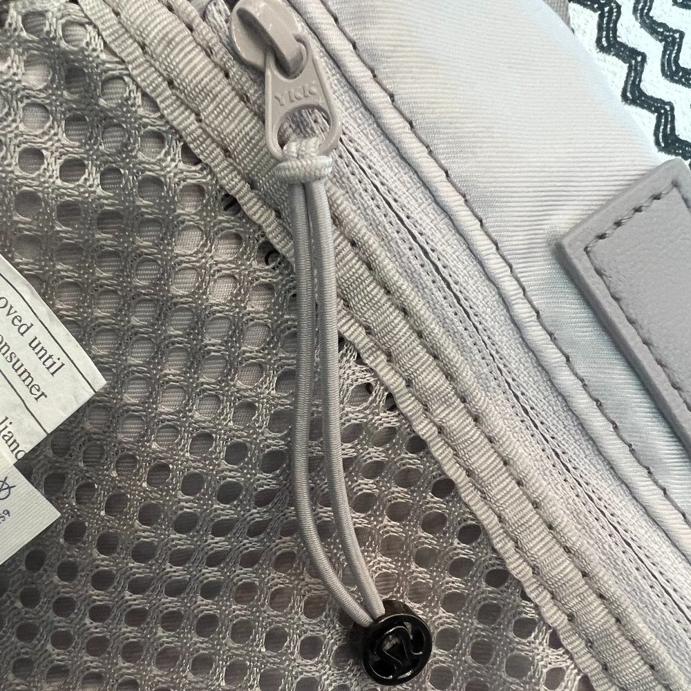Dark Chrome lululemon Go Lightly Belt Bag - Picture 10 of 11